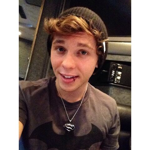 File:Keaton selfie.jpg