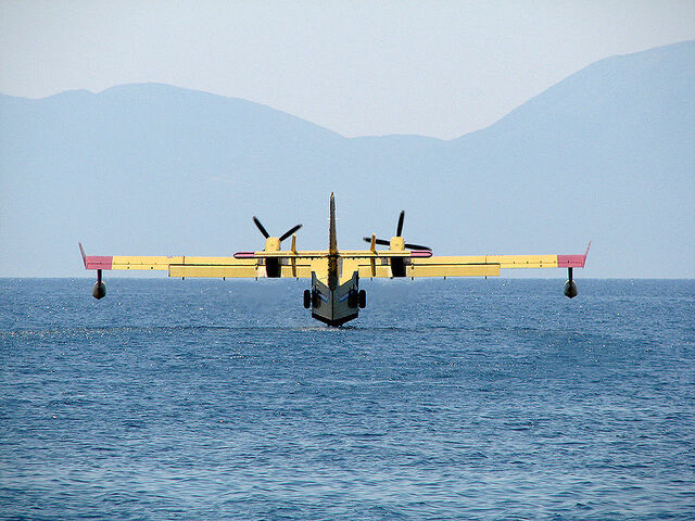 File:Canadair CL-415 Filling.jpg