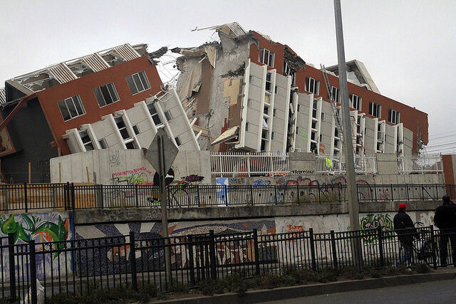 File:800px-2010 Chile earthquake - Building destroyed in Concepción.jpg
