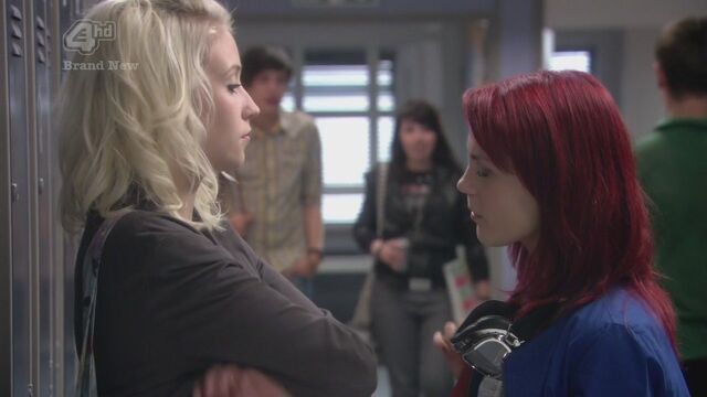 File:4x02-HD-naomi-and-emily-10314974-1280-720.jpg
