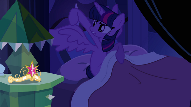 Arquivo:Twilight tentando ficar comfortável EG.png