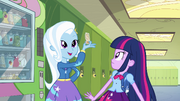 EG1 Trixie z Twilight przy automacie