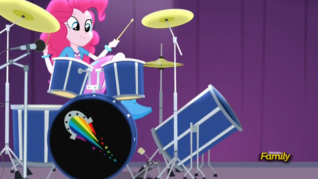 Plik:EG RR Pinkie szykuje się do wypuszczenia confetti..png