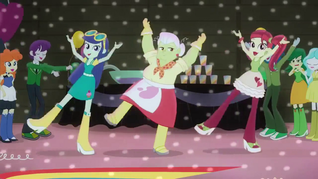 File:Granny Smith and students dancing EG2.png