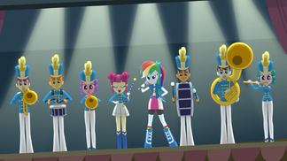 EG3 Wondercolts w strojach defiladowych.png