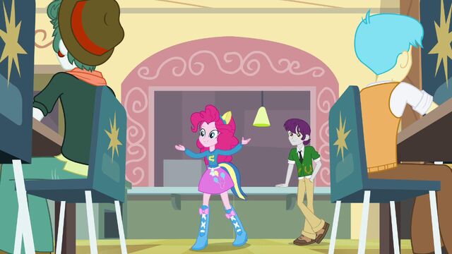 Archivo:Pinkie Pie singing.jpg