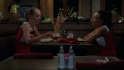 Brittany y Santana en Pot O' Gold.png