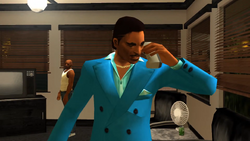 Lance con el teléfono.png