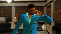 Lance con el teléfono.png