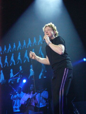 Archivo:MickHucknallSimplyRed.jpeg