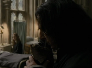 Snape revisando el veneno.png