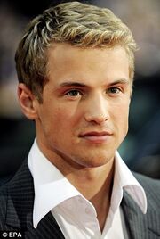 Freddie Stroma