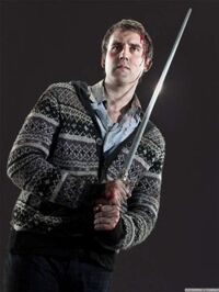 Neville con la espada.jpg