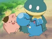 EP411 Azurill jugando con Cleffa.jpg