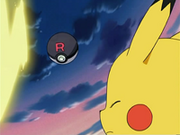 EE01 Poké Ball del Team Rocket.png