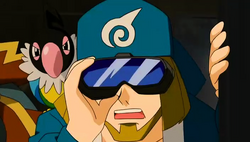 P09 Galen viendo por los binoculares.png