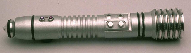 Archivo:EethKothLightsaber-DB.jpg