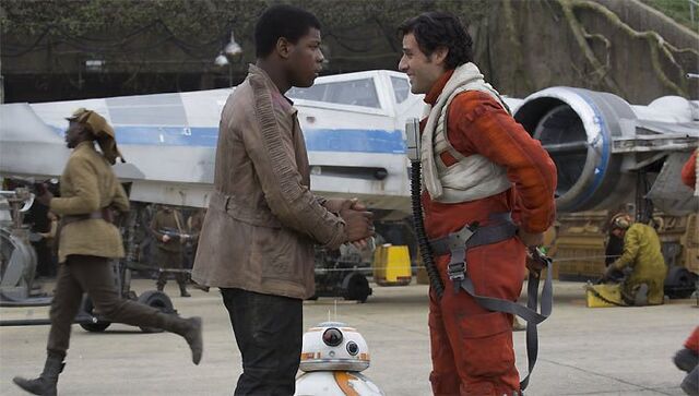 Archivo:Star-wars-the-force-awakens-fr-670-380.jpg