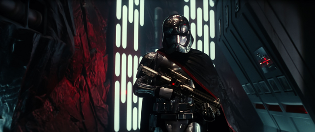 Archivo:Phasma patrols Starkiller.png