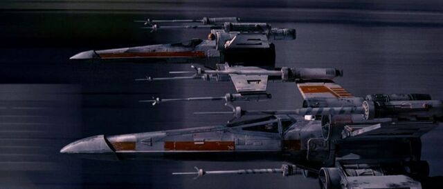 Archivo:Xwings trenchrun.jpg