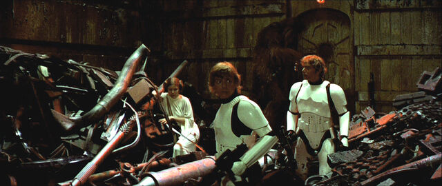 Archivo:Luke Han uniforme.jpg