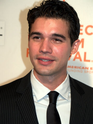 File:Steven Strait.jpg