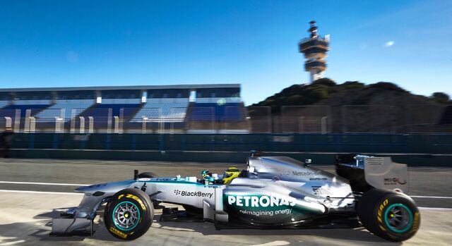 File:Mercedes2013launch2-lg.jpg