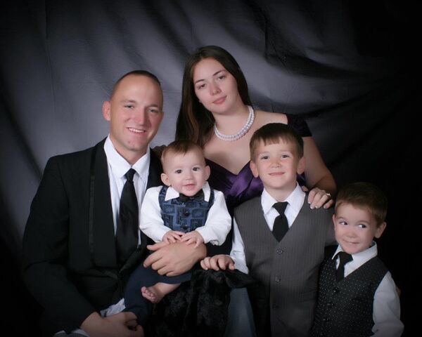 File:Heather.hodapp Family.jpg