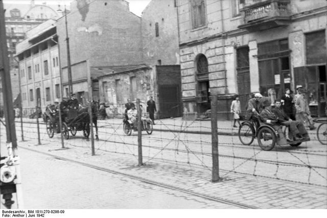 Datei:Bundesarchiv Bild 101I-270-0298-09, Polen, Ghetto Warschau, Drahtzaun.jpg