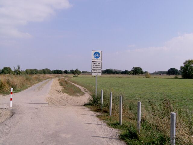 Datei:Fahrradstraße Großziethen nach Schönefeld.jpg