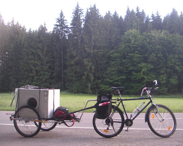 Datei:Waschmaschine an Moutainbike.jpg
