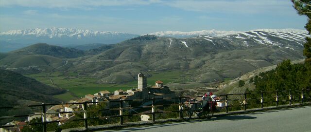 Datei:Casteldelmonte.jpg