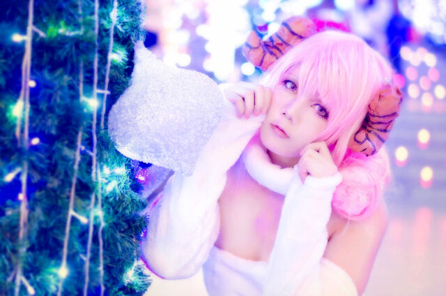 File:Christmas with aries.jpg