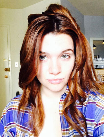 File:Katie-stevens-faking-it-oscars-2.jpg