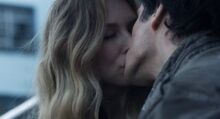 Falling-Skies-S2x05-Maggie-and-Hal-kissing-