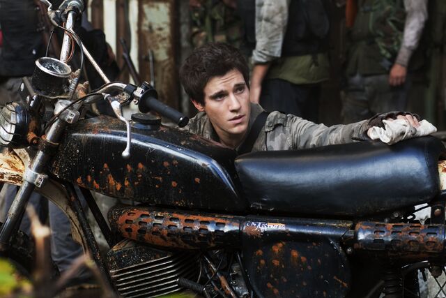 File:Falling-skies-drew-roy.jpg