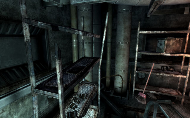 File:Dean's Electronics Warringon Station.jpg