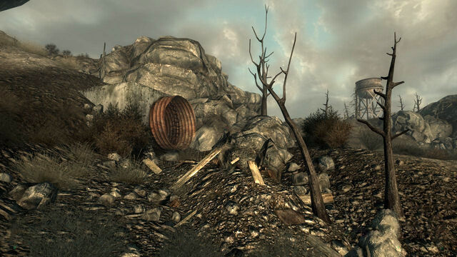 File:Entrance - drainage chamber.jpg