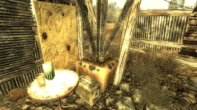 File:Pylon shack Mini Nuke.jpg