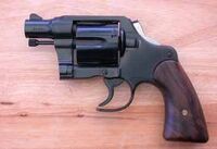 Dama Revolver