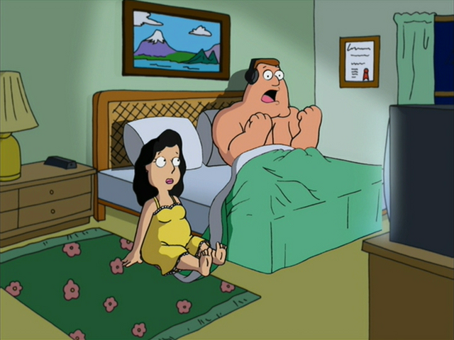 File:Surroundsoundearphones.png