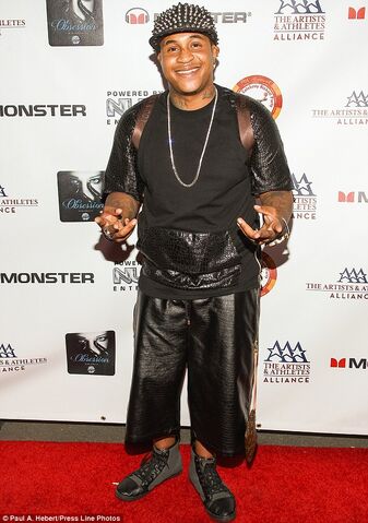 File:Orlando Brown (standing).jpg