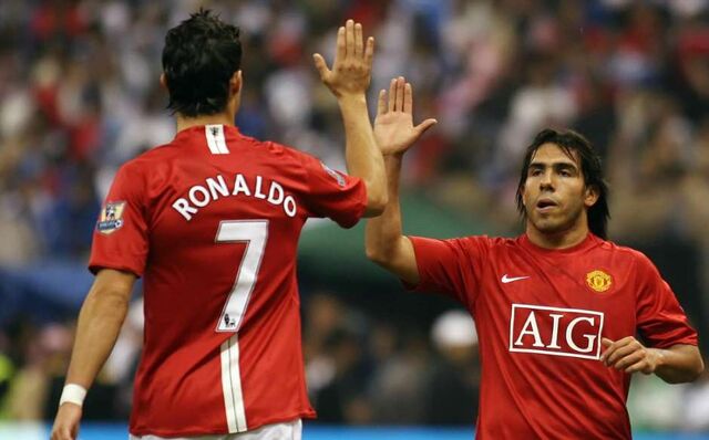 Archivo:Carlos-Tevez-2008 con Cristiano.jpg