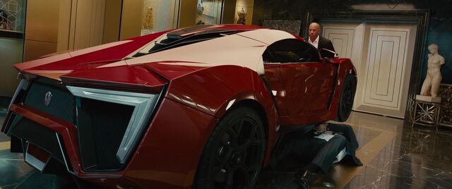 File:Dom Lifts the HyperSport.jpg