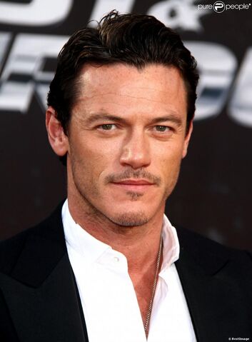 Fichier:Luke Evans.jpg