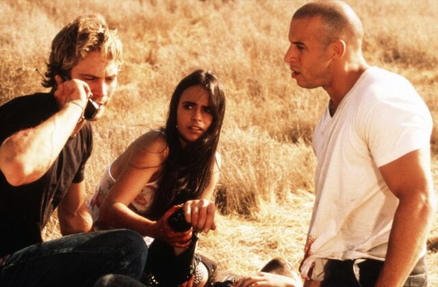 File:Mia Toretto (F1)-04.jpg