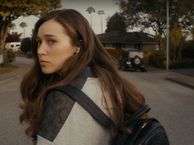 File:Alicia Outside Sale home.png
