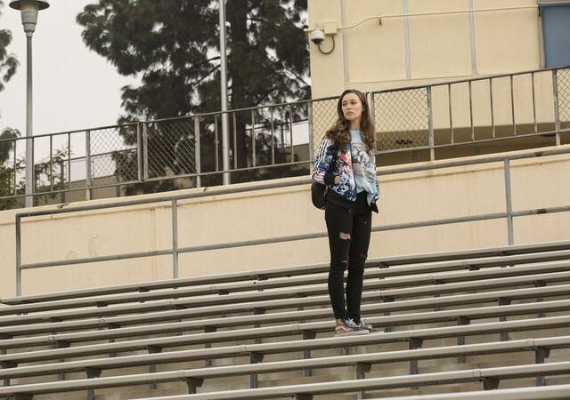 File:Fear-the-walking-dead-episode-101-alicia-carey-935.jpg
