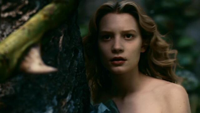 File:Tim-Burton-s-Alice-In-Wonderland-alice-in-wonderland-2010-13696309-1360-768.jpg
