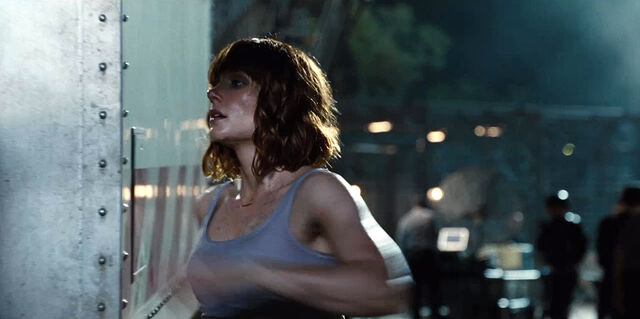 File:Brycedallashoward-jurassicworld-05408.jpg